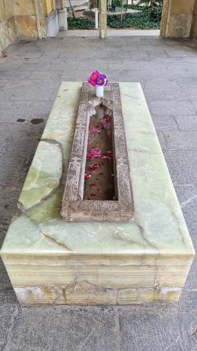 عکس آرامگاه صائب تبریزی
