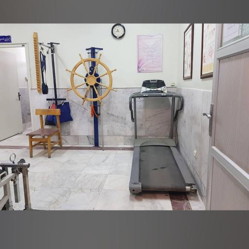 عکس فیزیوتراپی تخصصی و لیزر پرتوان 22بهمن