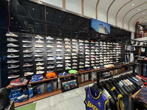 عکس فروشگاه ورزشی انرژی