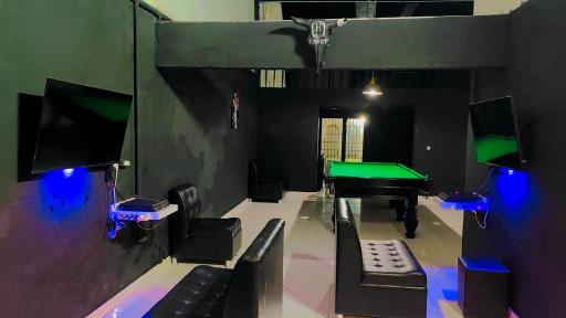 عکس گیم سنتر بانوان و آقایان x