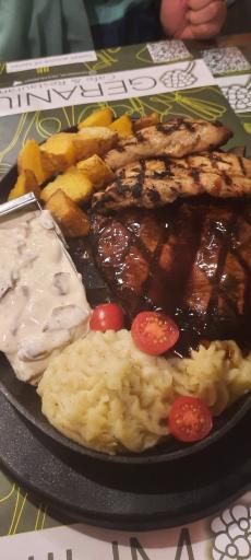 عکس کافه رستوران گرانیوم 