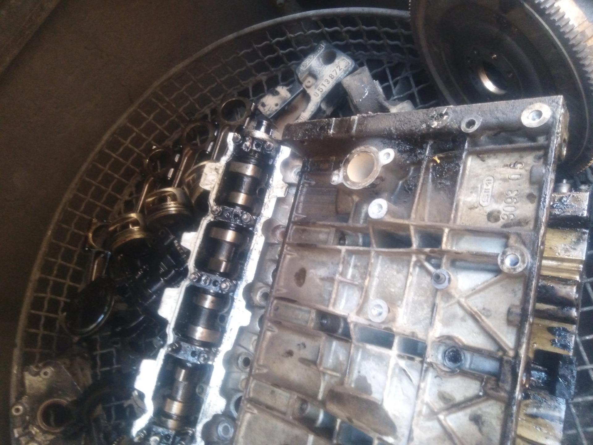 عکس قطعه شویی آذر صنعت 