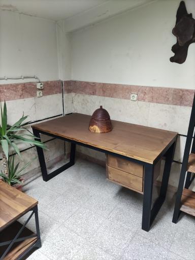 عکس تولیدی محصولات چوب و فلز مان دکور