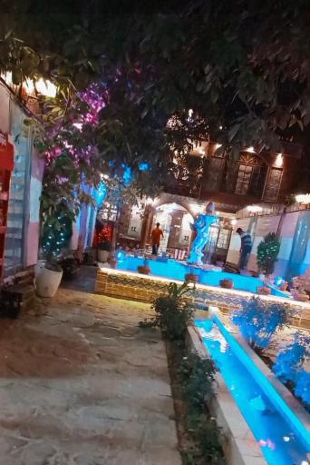 عکس رستوران سنتی امیرنشین