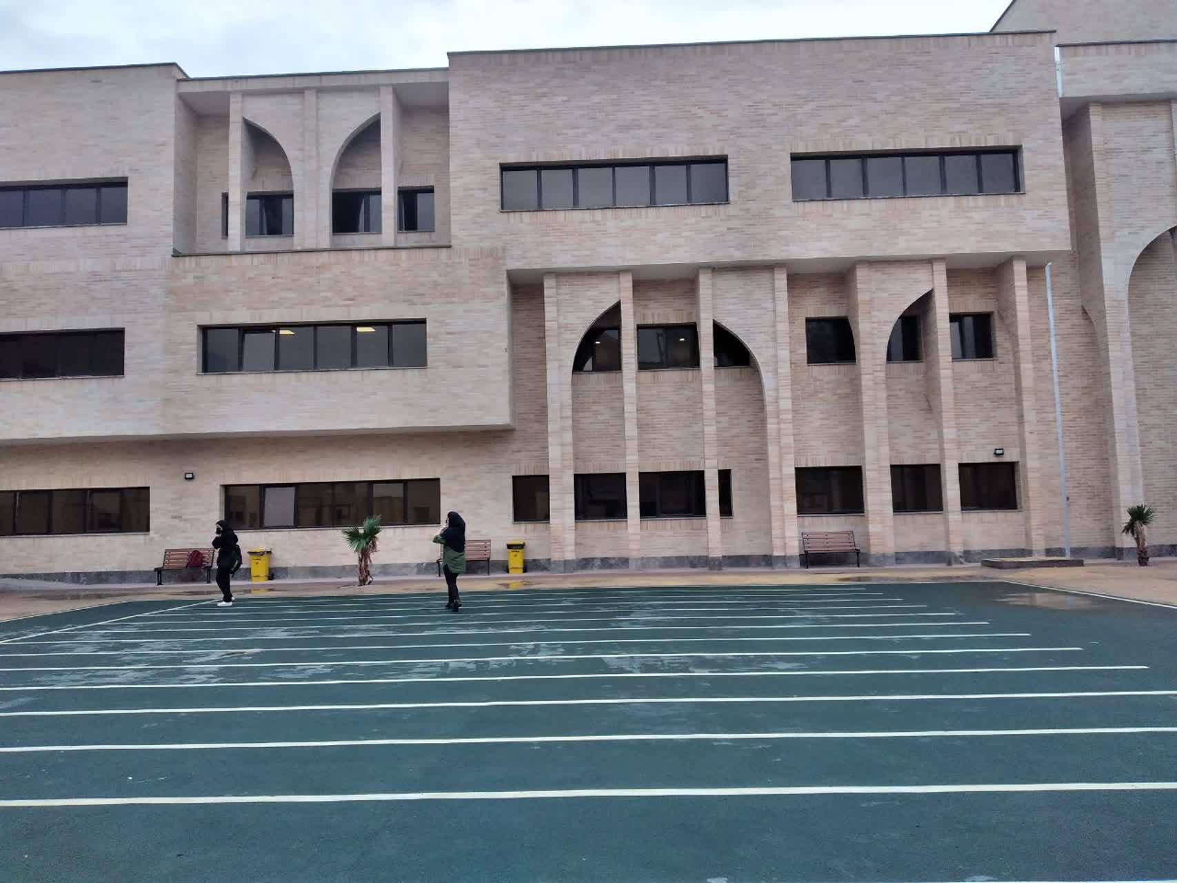 عکس دبیرستان دخترانه فرزانگان ۴