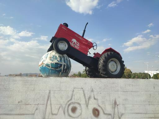 عکس نماد تیم تراکتور