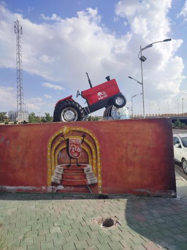 عکس نماد تیم تراکتور