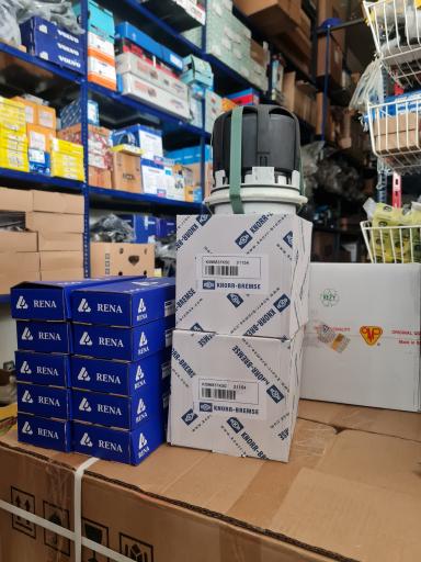 عکس فروشگاه لوازم یدکی سوئد ولوو حسن ترکاشوند