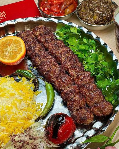 عکس سالن غذا خوری اکبر جوجه