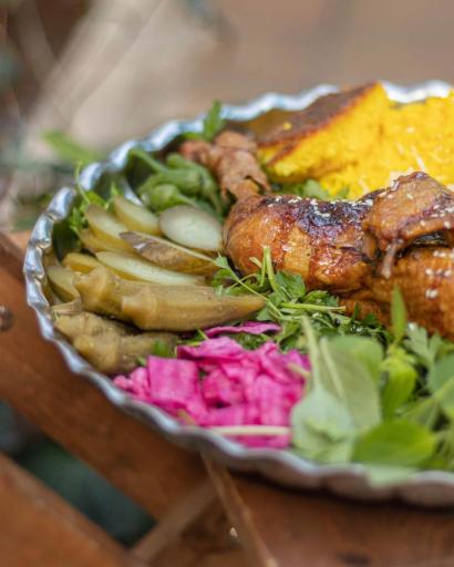 عکس سالن غذا خوری اکبر جوجه