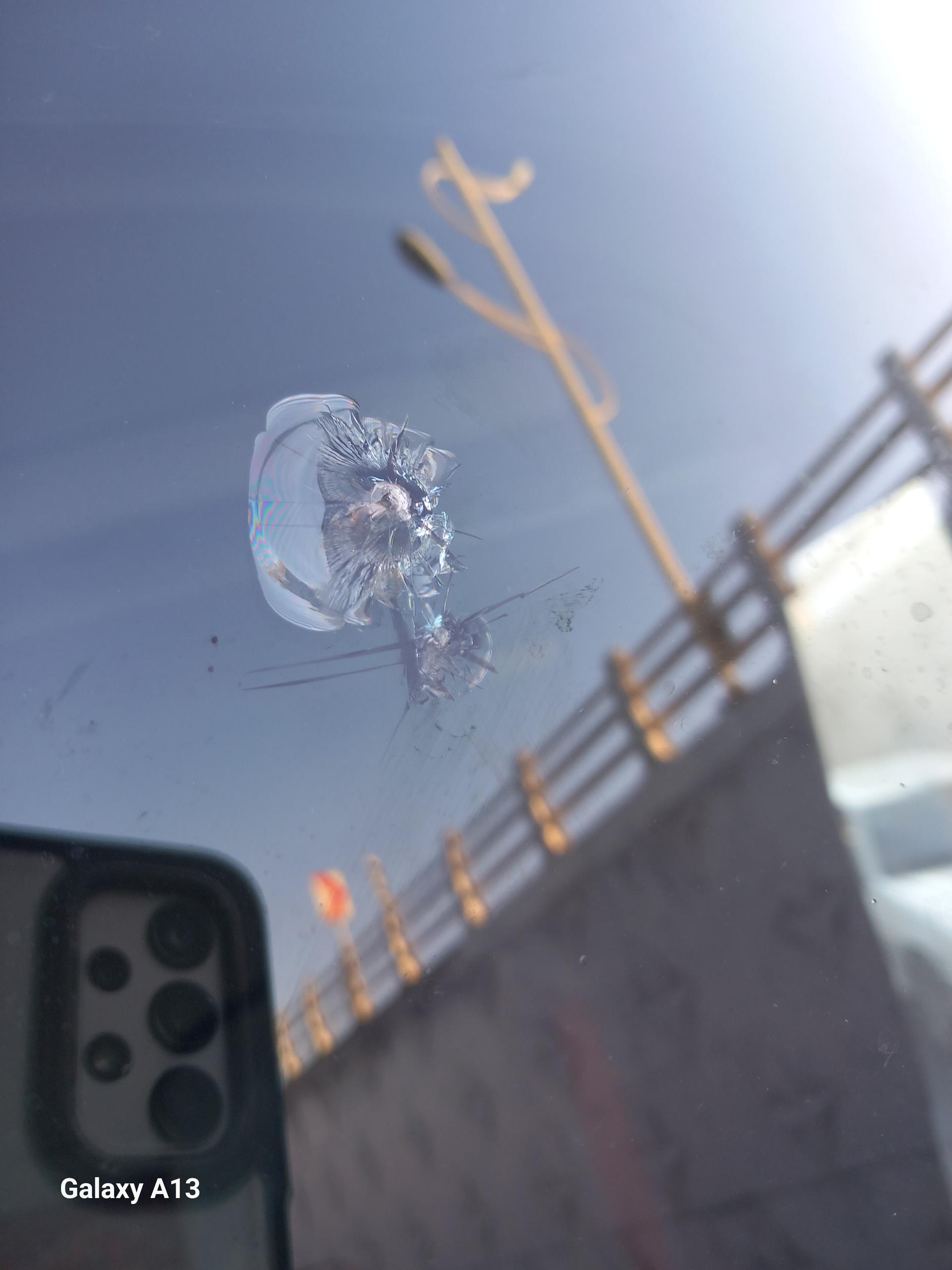 عکس ترمیم شیشه اتومبیل حسن زاده