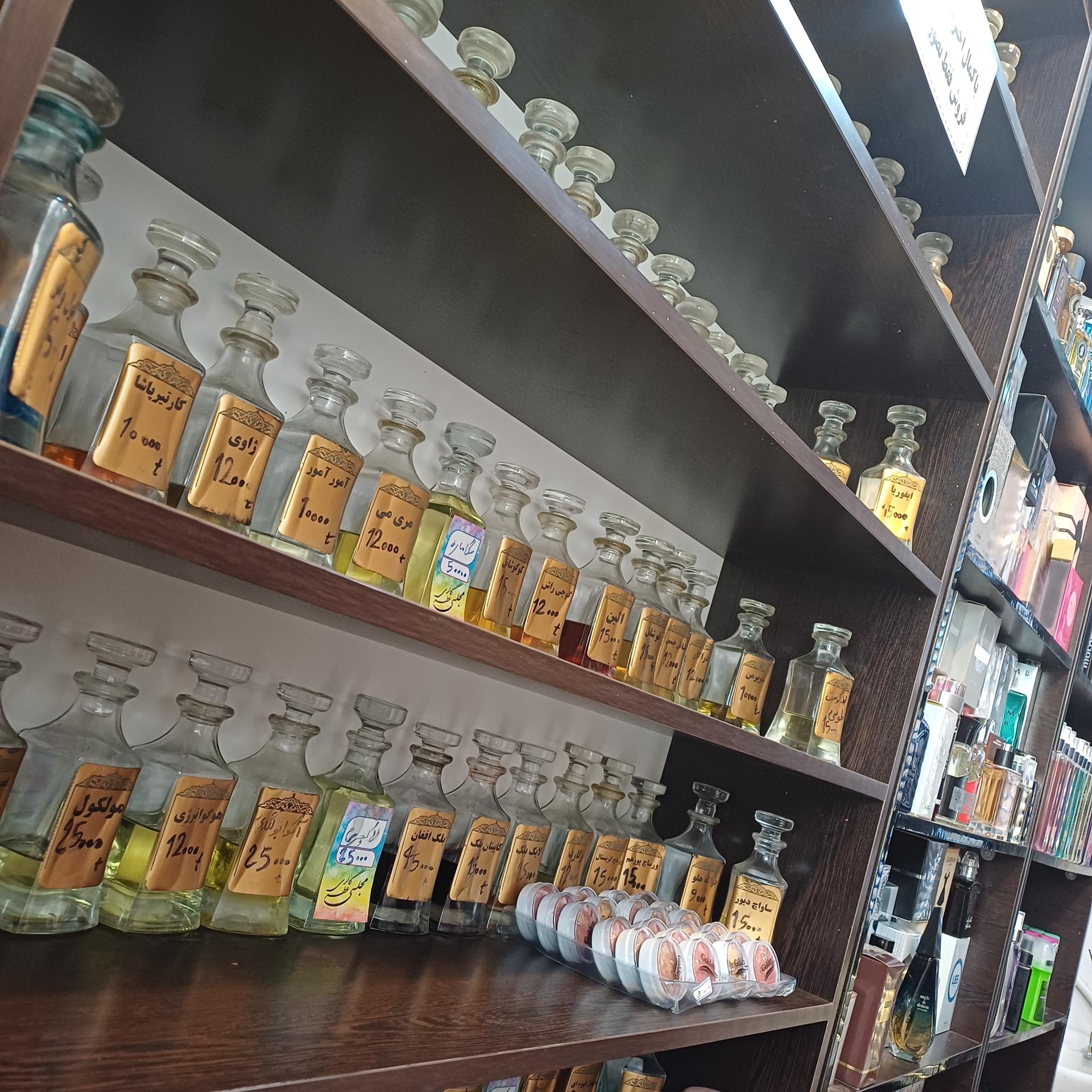 عکس گالری لوازم آرایشی حورا