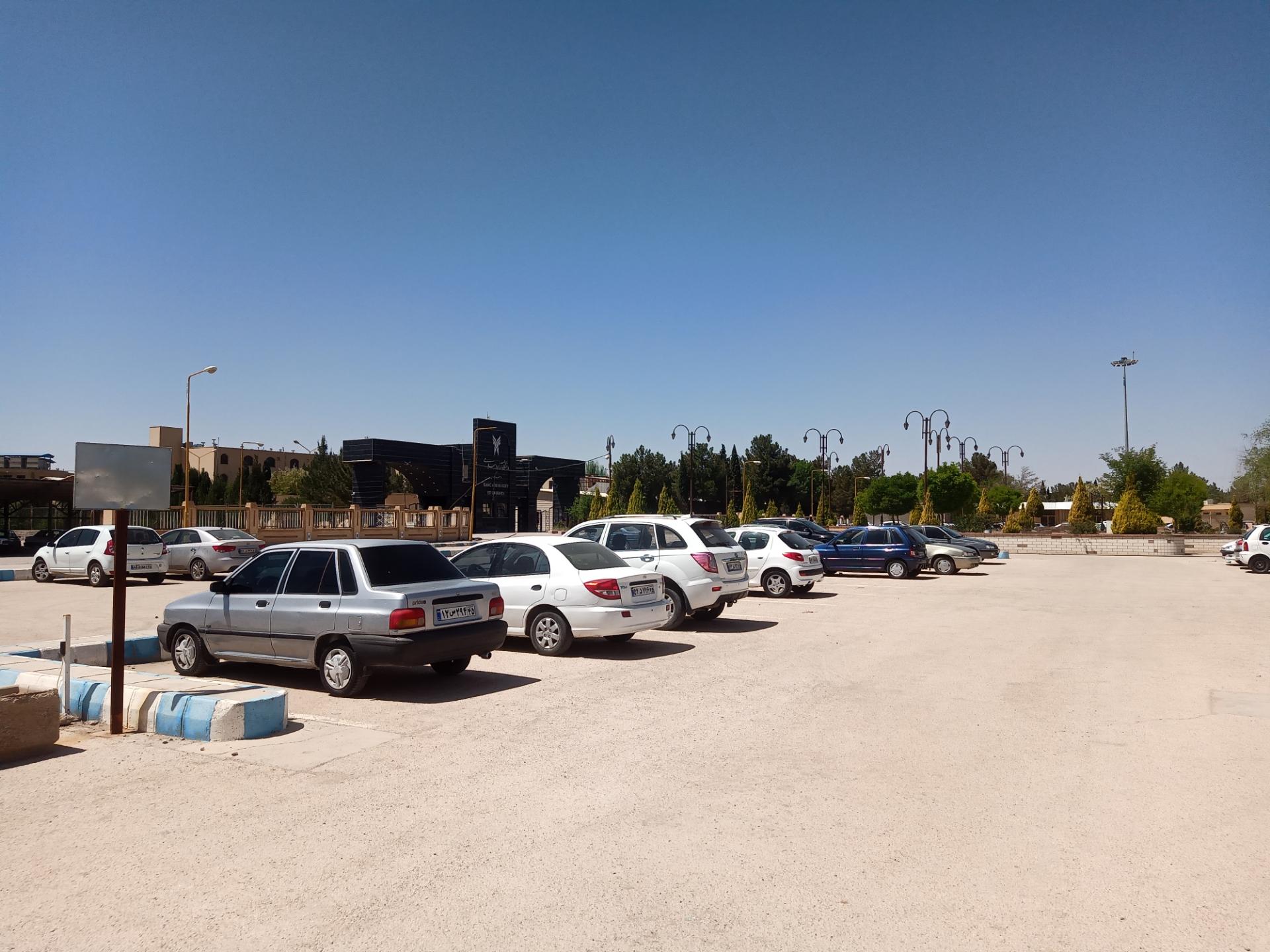 عکس پارکینگ کوروش ۲ دانشجویان