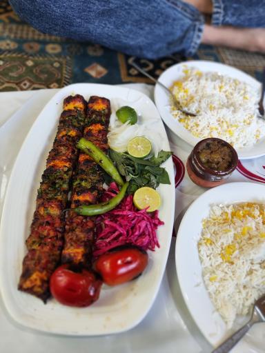 عکس باغ رستوران کرمانشاهی