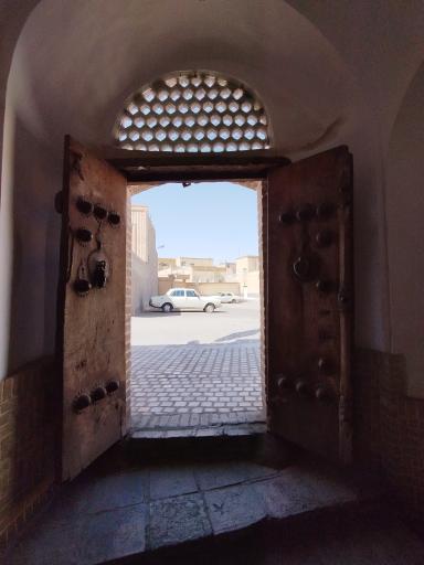 عکس مقبره خواجه تاج الدین