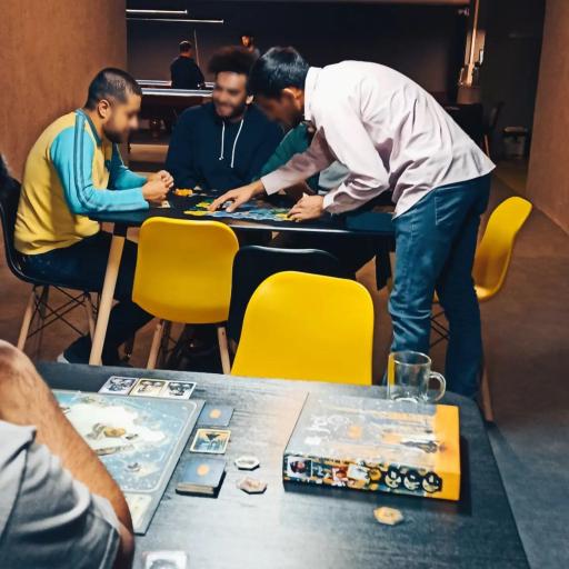 عکس مجموعه بازی و بیلیارد پلاک ۸