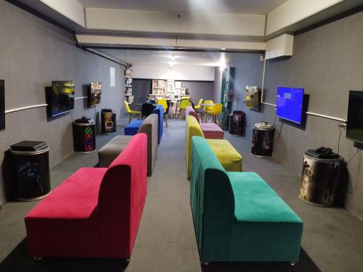 عکس مجموعه بازی و بیلیارد پلاک ۸