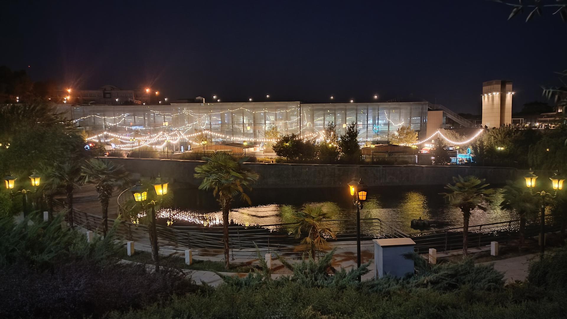 عکس باغ کتاب تهران