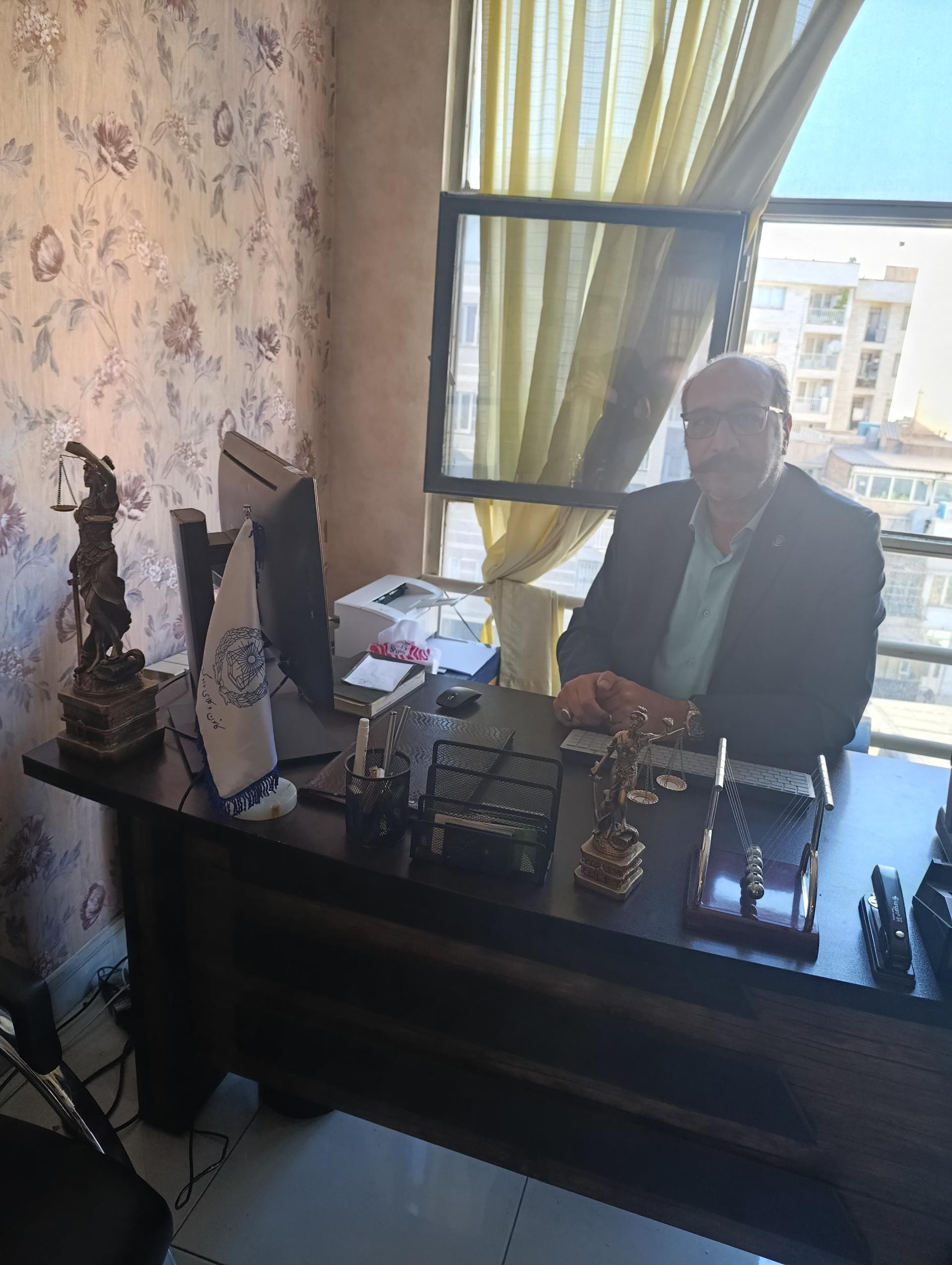 عکس دفتر کارشناسی بهمن گودرزی