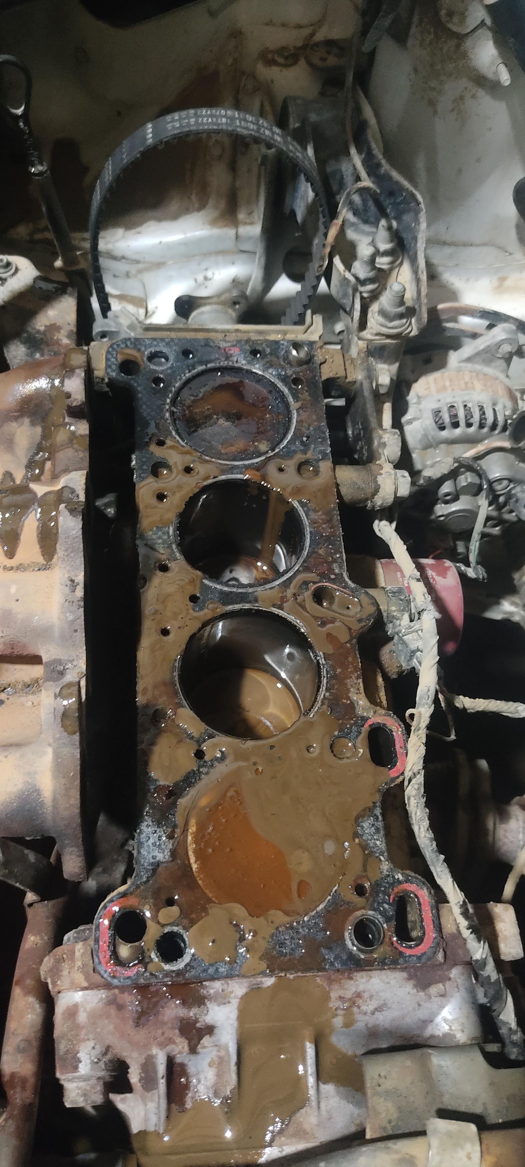 عکس مکانیکی و تنظیم موتور بدراق نژاد