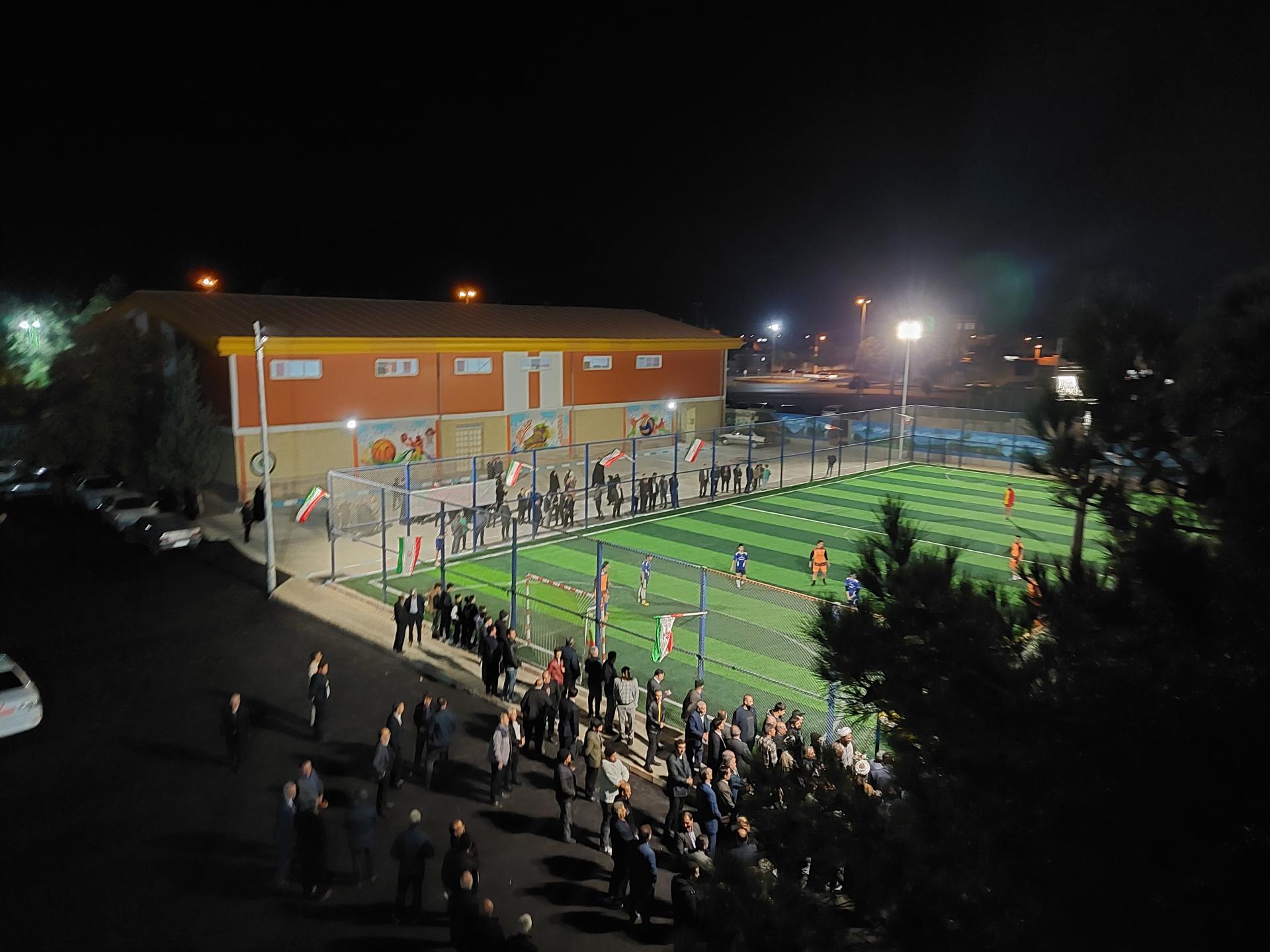 عکس سالن ورزشی بیاضیان وایقان