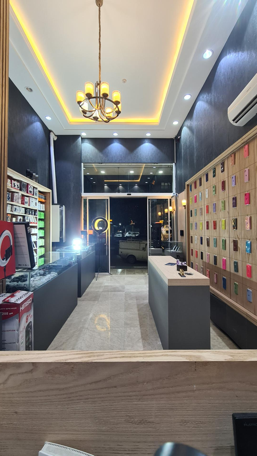 عکس تعمیرات تخصصی موبایل و لوازم جانبی فاران