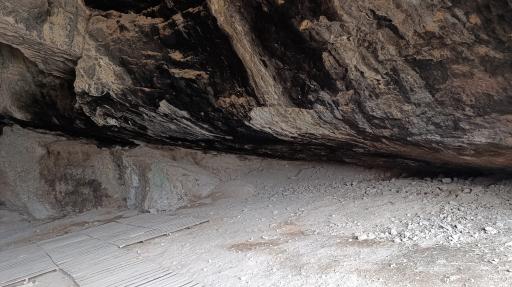 عکس غار باستانی قَمری