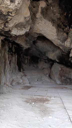 عکس غار باستانی قَمری