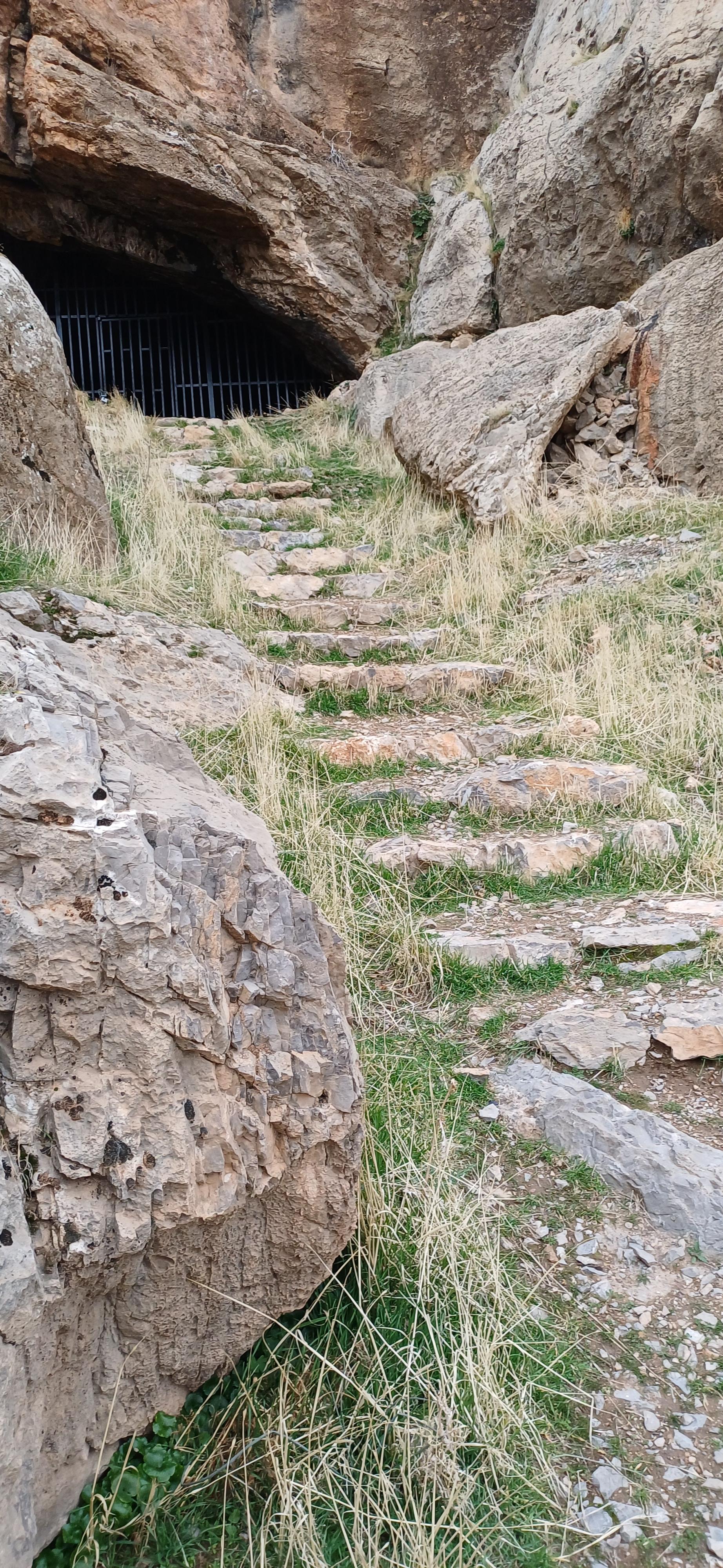 عکس غار باستانی قَمری