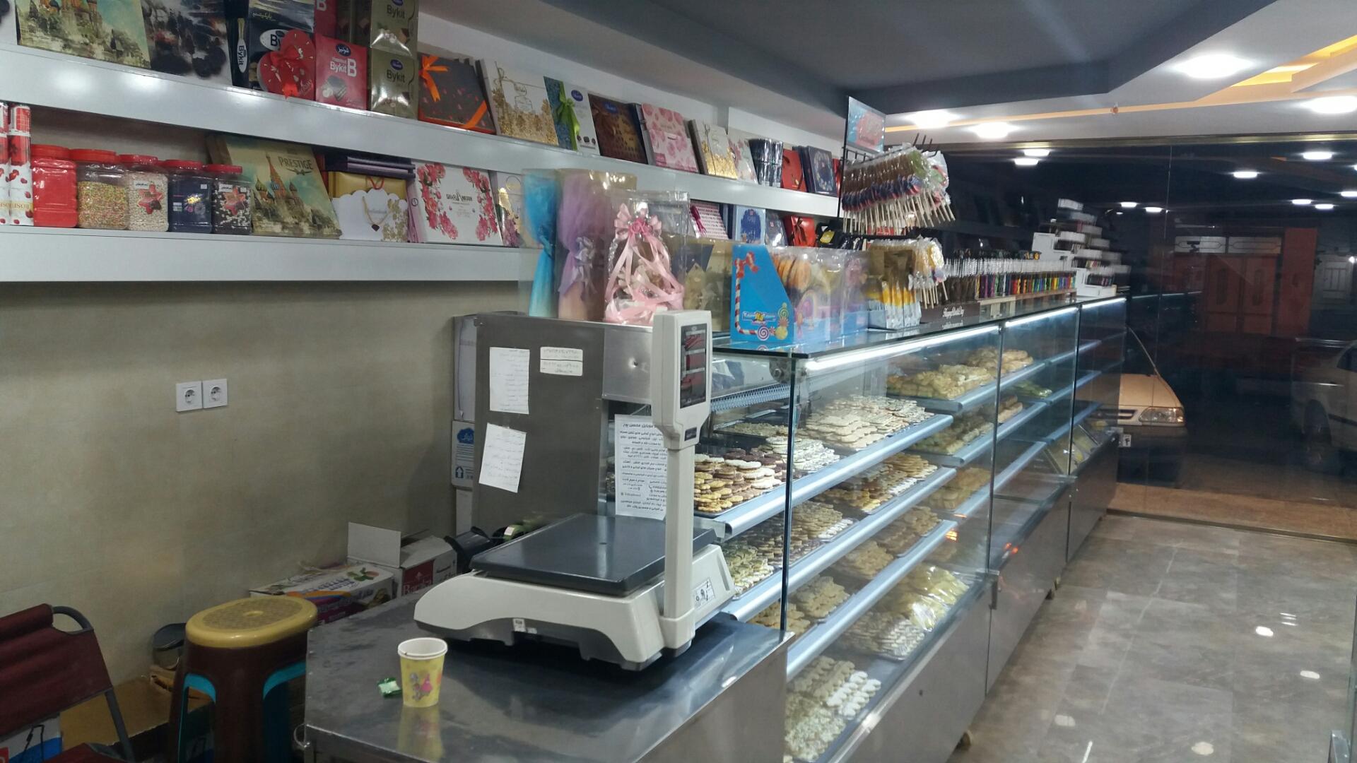 عکس شیرینی ناب مرکزی