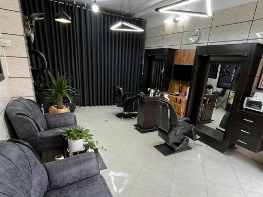 عکس آرایشگاه مردانه قیچی طلایی