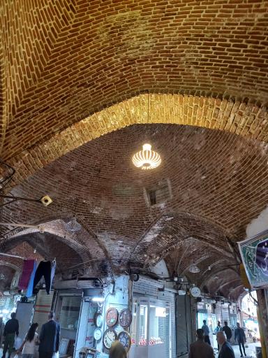 عکس بازار سرپوشیده روبه رویه بانک ملت 