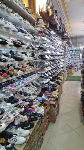 عکس فروشگاه کیف و کفش تک