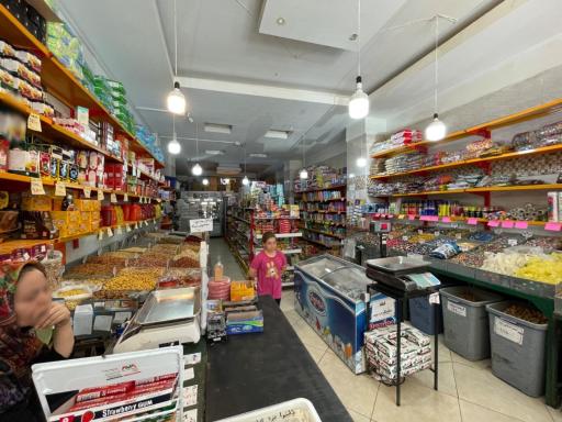 عکس فروشگاه مواد غذایی قادری