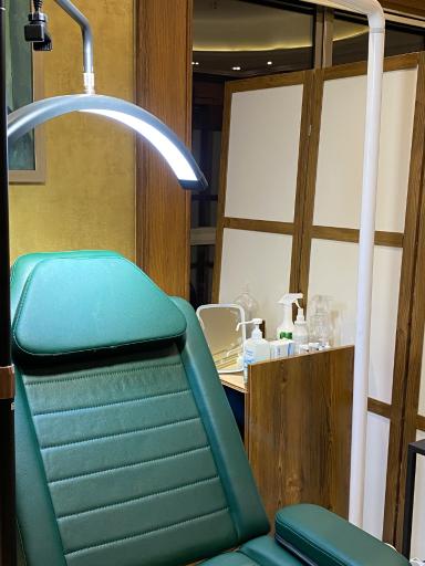 عکس کلینیک لیزر و زیبایی لنست