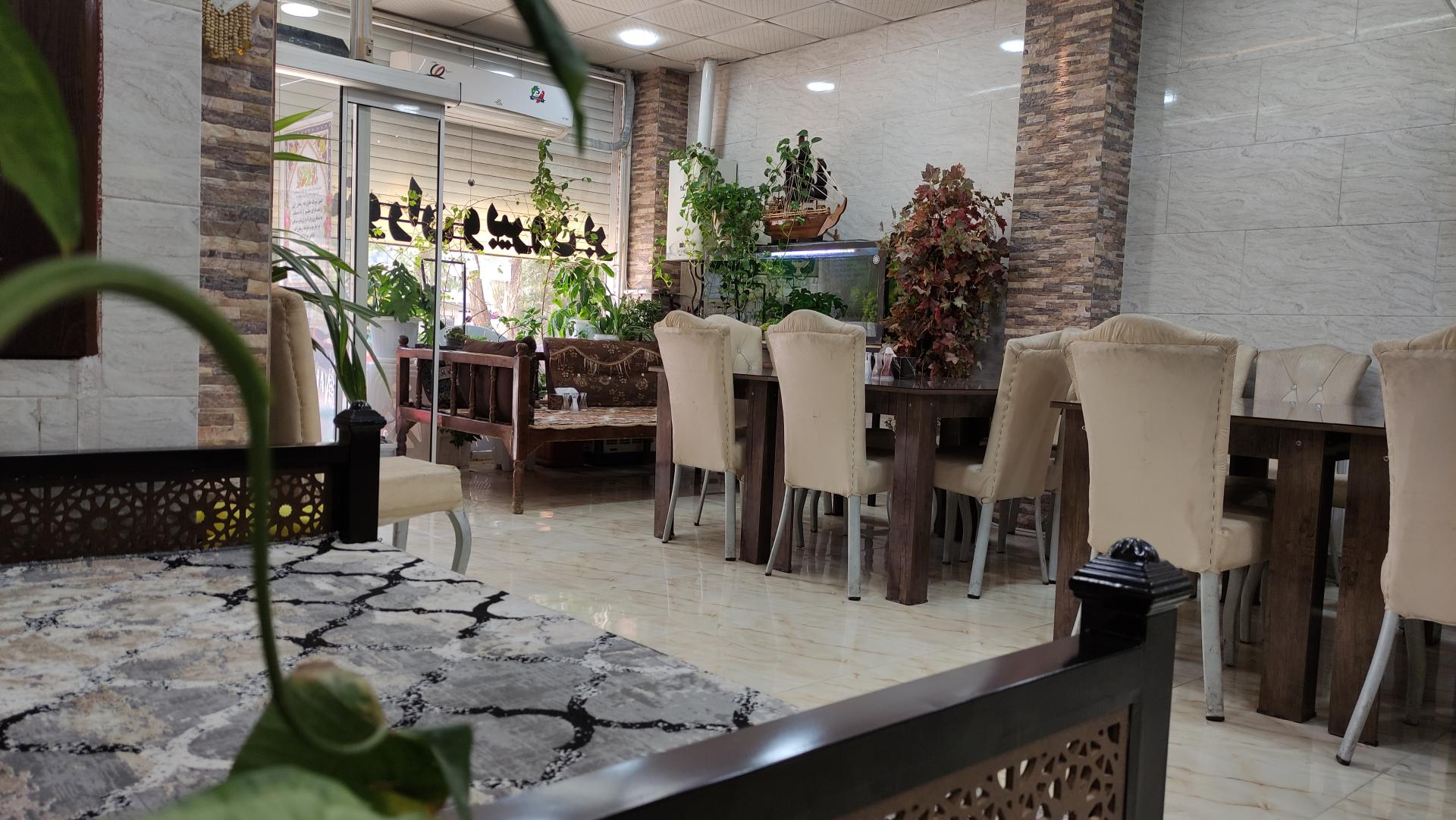 عکس رستوران و بیرون‌بر آویشن