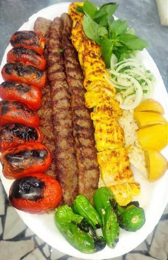 عکس تهیه غذای ضیا پخت