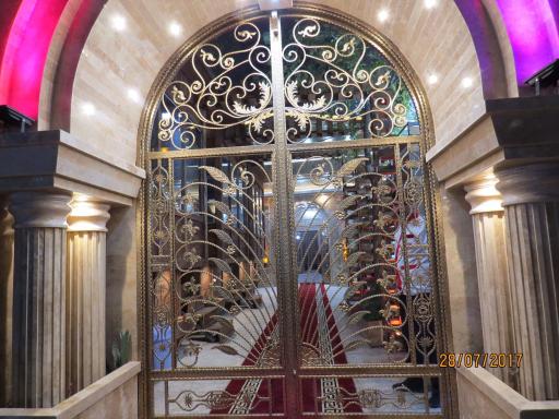 عکس رستوران صلح جو