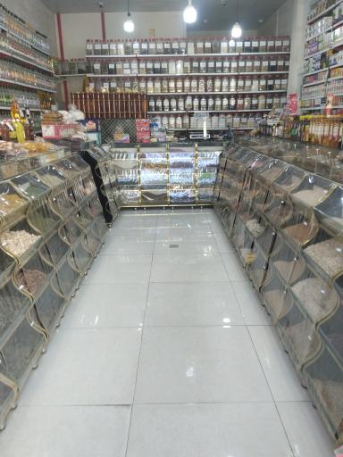 عکس عطاری و گیاهان دارویی باغ بهشت