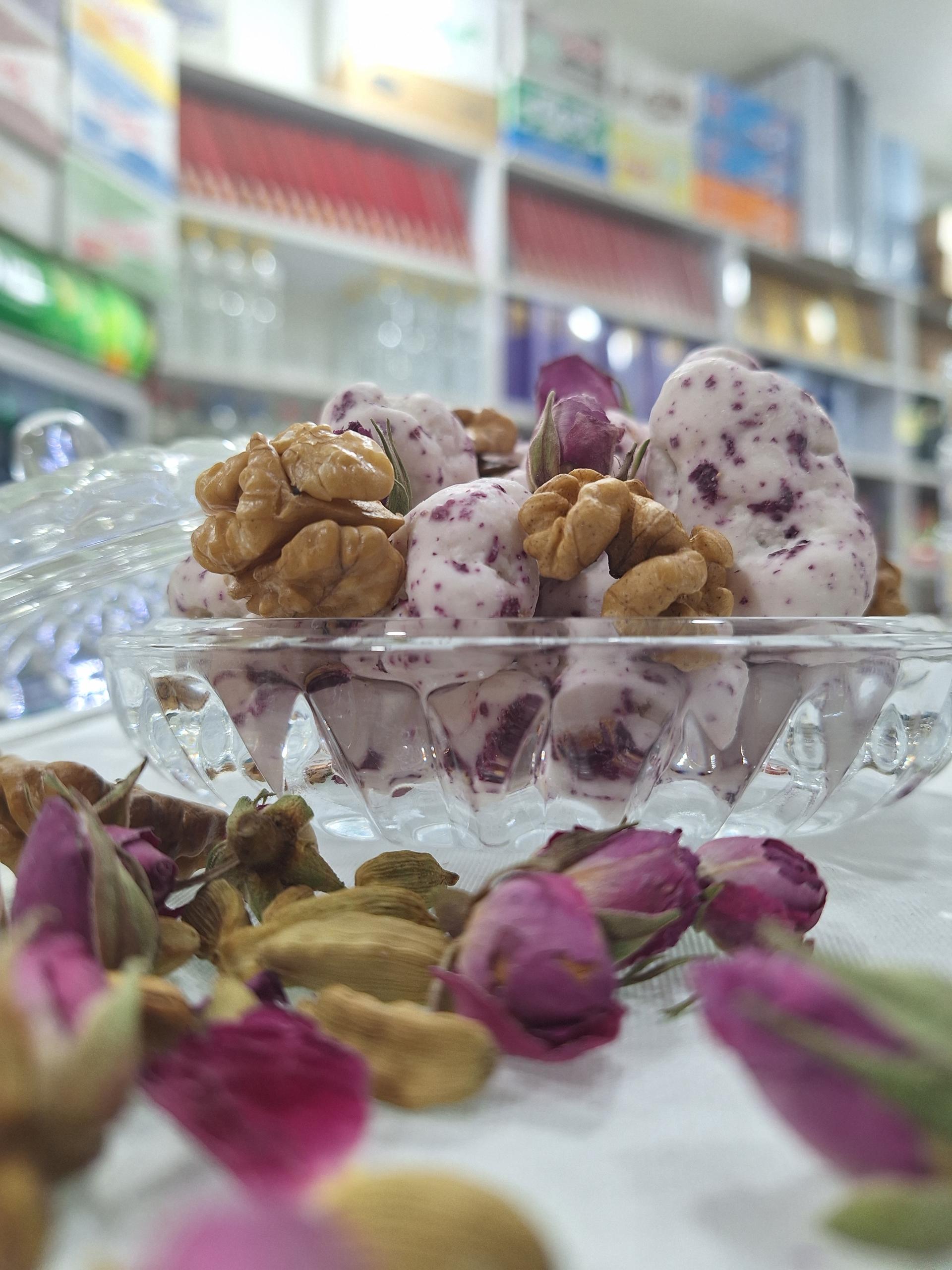 عکس تولیدی نقل و حلوا هاشمی