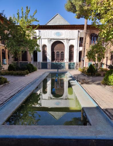 عکس تکیه معاون الملک