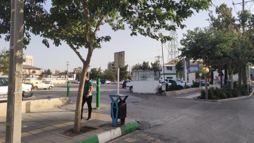 عکس پارکینگ فروشگاه زنجیره ای رفاه