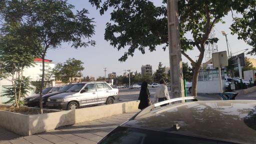 عکس پارکینگ فروشگاه زنجیره ای رفاه