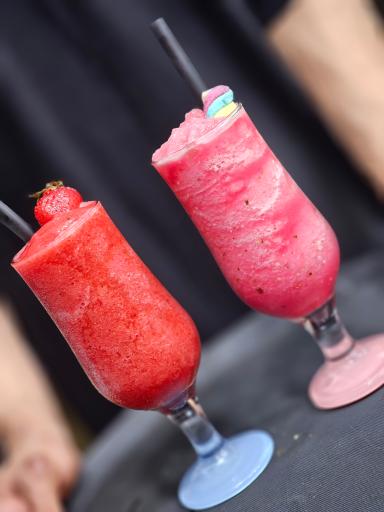 عکس کافه رستوران‌ اردیبهشت