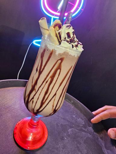 عکس کافه رستوران‌ اردیبهشت