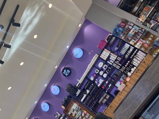 عکس فروشگاه آرایشی قاصدک