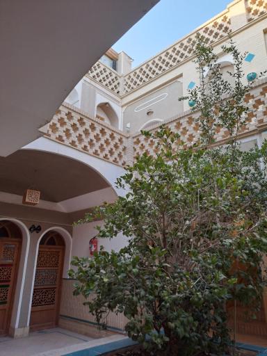عکس هتل سنتی انار