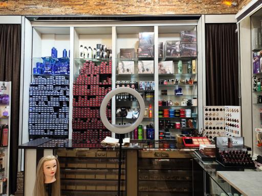 عکس فروشگاه آرایشی قاصدک