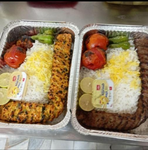 عکس تهیه غذا میزبان