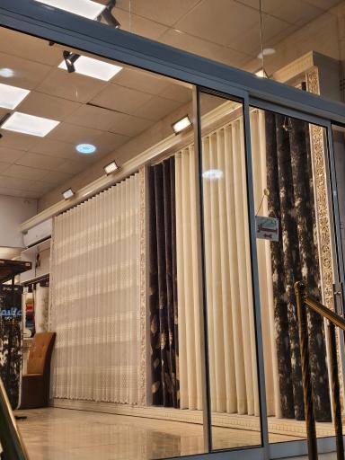 عکس پرده سرای دربار 